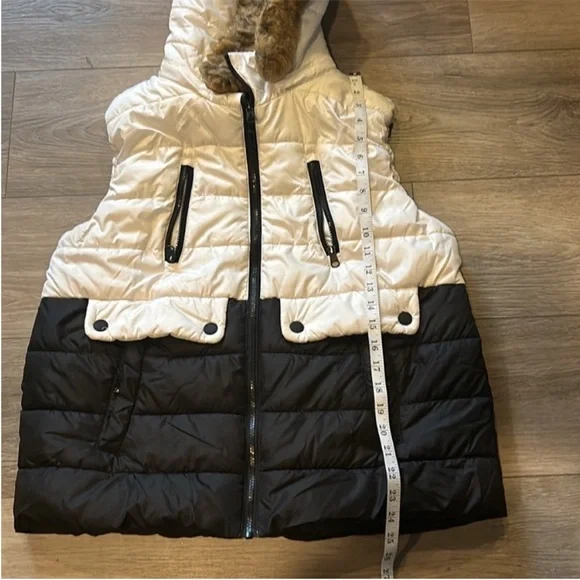 Calvin Klein Black and White Puffer Vest with Faux Fur Trim/Removable Hood - Picture 7 of 11